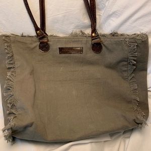 Vintage Addiction olive tote with leather handles